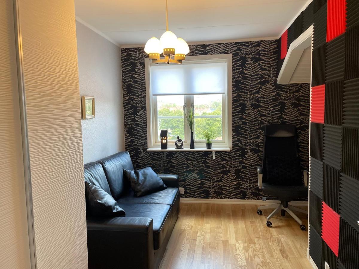 Apartment Uddevalla Bohuslaen Bubbelbad Екстер'єр фото